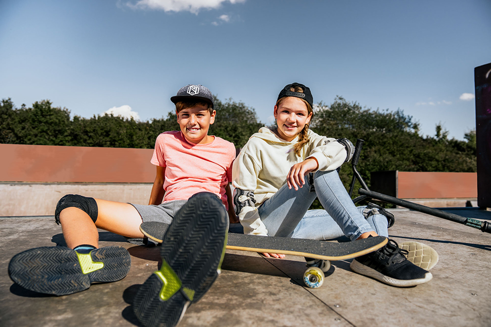 Jugendliche beim Skaten. Foto: MOKATI-Fotos und Film OHG für die Landesgartenschau Kirchheim 2024